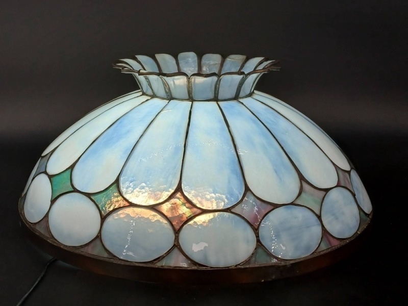 Stained Glass Lamp Shade with Floral Motif