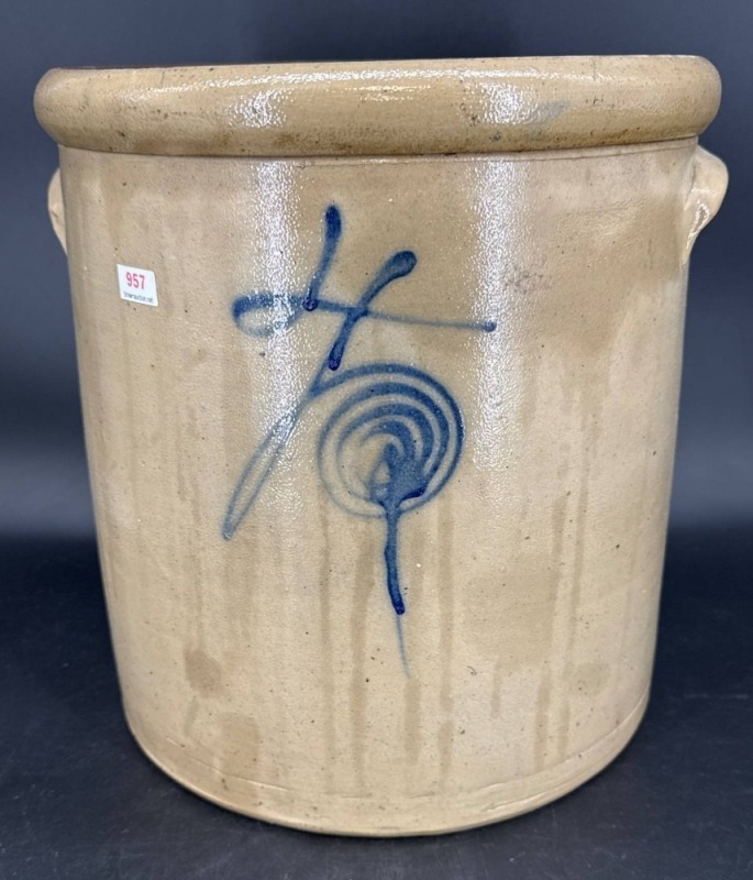 Red Wing 4 gallon crock, Bee Sting Design