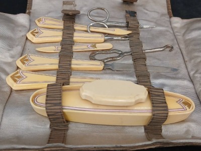 Art Deco Manicure Set in Roll-Up Case - 3