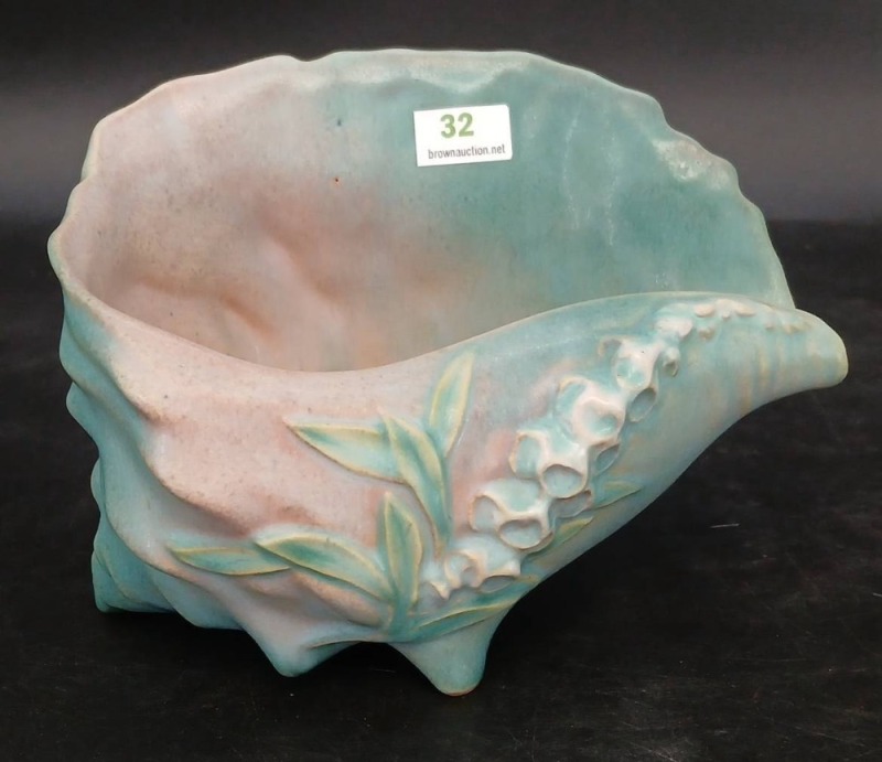 Roseville Pottery Foxglove 426-6" Conch Shell Vase
