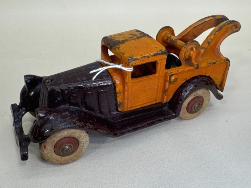 Hubley Cast Iron Tow Truck Toy, Patent 1895968