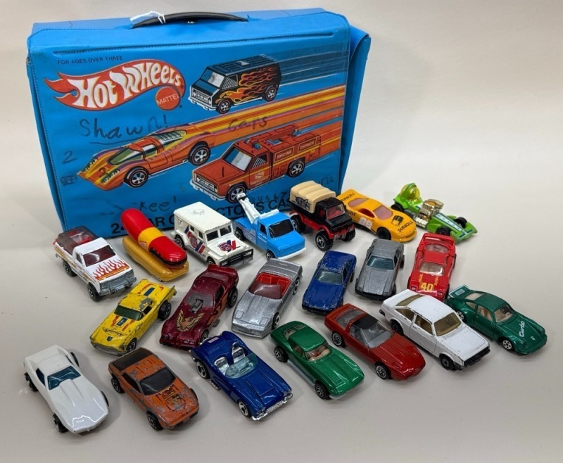 Hot Wheels 20 Diecast Cars With Collector"&trade;s Case