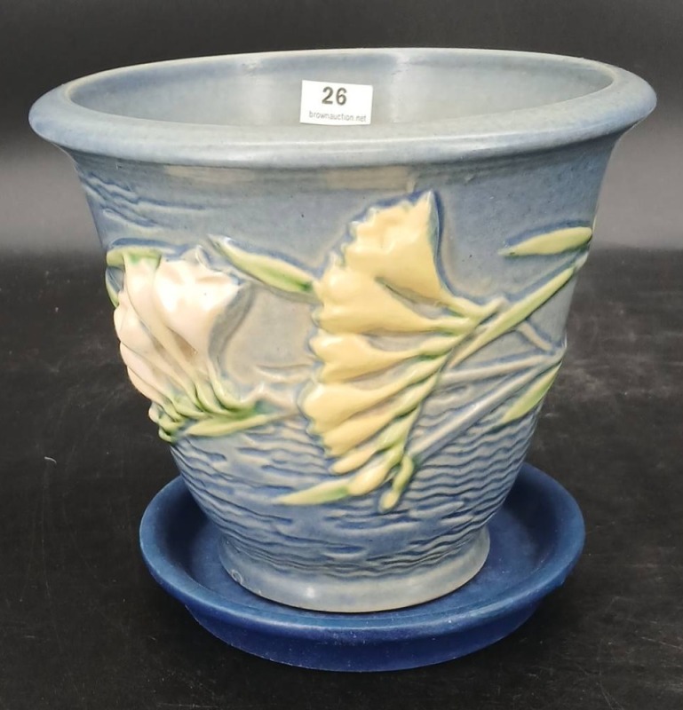 Roseville Pottery Freesia 670-5" Flower Pot w/saucer