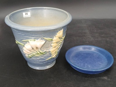 Roseville Pottery Freesia 670-5" Flower Pot w/saucer - 5