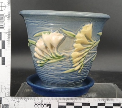 Roseville Pottery Freesia 670-5" Flower Pot w/saucer - 9