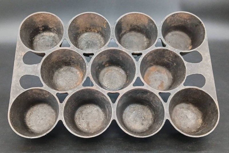 Griswold Cast Iron No. 10 Muffin Pan