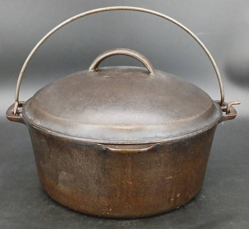 Cast Iron Dutch Oven with Bail Handle and Lid
