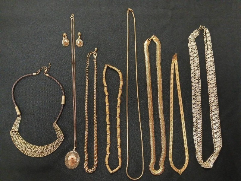 AVON and Signed Gold Tone Jewelry Lot