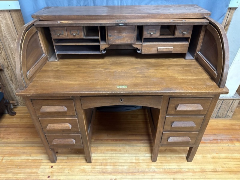 Oak C-Roll Top Desk with Key