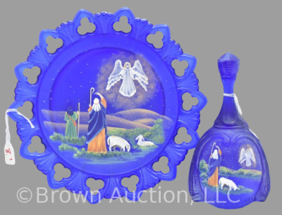 Fenton Art Glass LE 1999 hp Christmas plate with matching bell