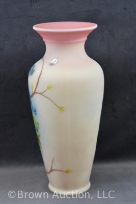 Fenton Burmese Art Glass 14.5"h Regal Peacock vase, artist signed - 3