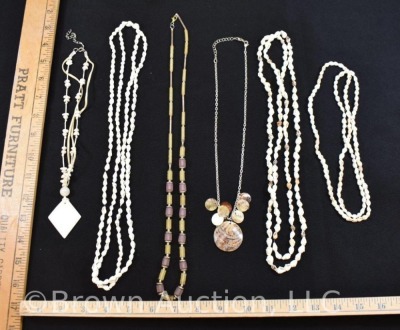 Assortment of jewelry incl. shell necklaces, etc. - 4