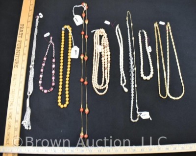 Assortment of costume jewelry - glass beads and pearl-like - 2