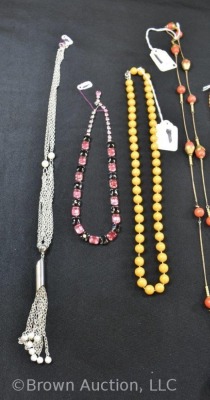 Assortment of costume jewelry - glass beads and pearl-like - 3
