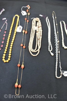 Assortment of costume jewelry - glass beads and pearl-like - 4