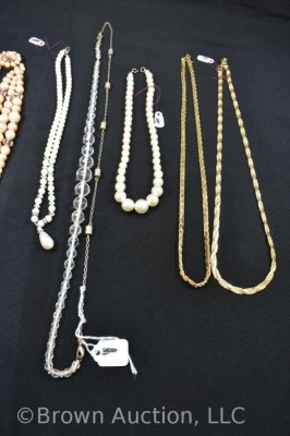 Assortment of costume jewelry - glass beads and pearl-like - 5