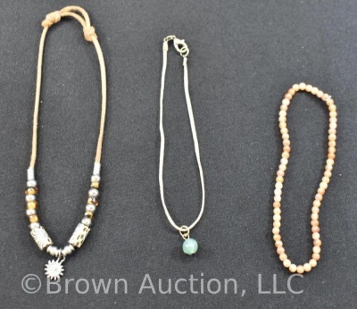 Assortment of costume jewelry - necklaces and bracelets - 3