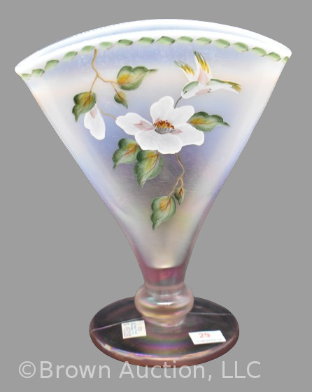 Fenton Art Glass pink irid. opalescent Hummingbird 8.25" fan vase