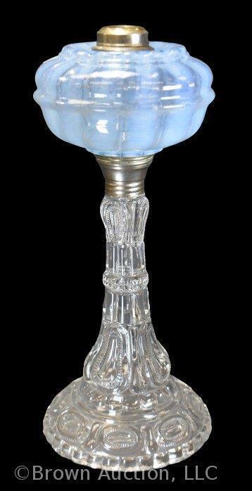 U.S. Glass Co. kerosene lamp, 15" tall