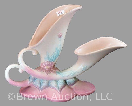 Hull Woodland (Pre 1950) W23-14" dbl. cornucopia, pink/ peach