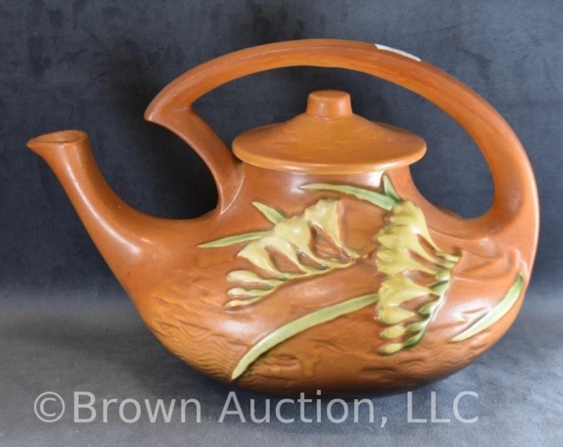 Roseville Freesia 6T teapot, tangerine