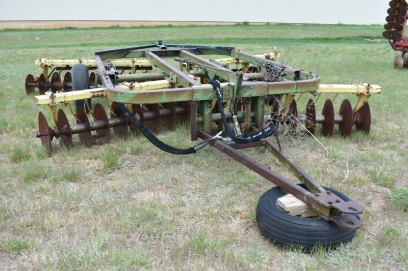 John Deere 310 off-set disc