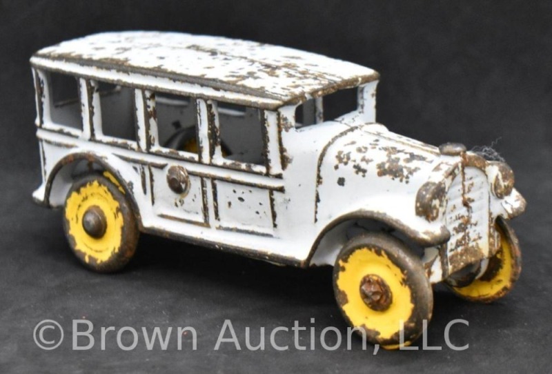 Cast Iron bus with steel wheels, 5"l