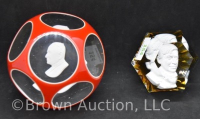 Pair of Cameo paperweights - 4