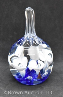 Art Glass Paperweight Ringholder with Bubble Flower Blue/white Design - 2