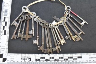 Assortment of 21 old curio and china cabinet skeleton keys - 2