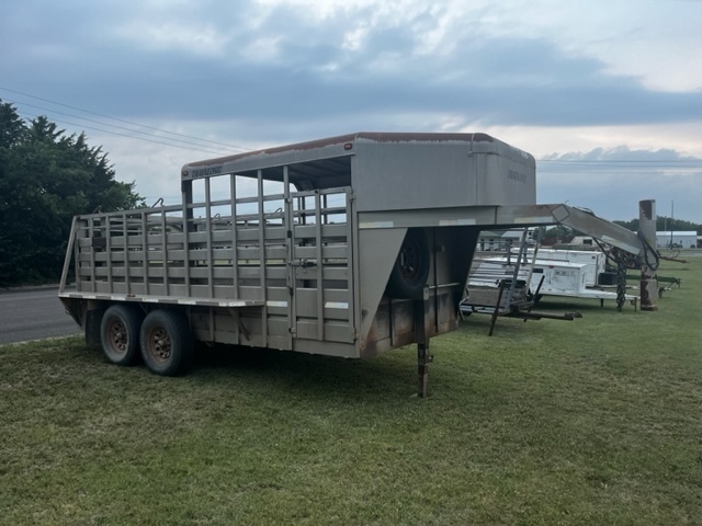 2001 Travelong Half-top Livestock Trailer