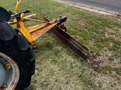 1950 Ferguson TO-20 tractor w/ back blade - 5