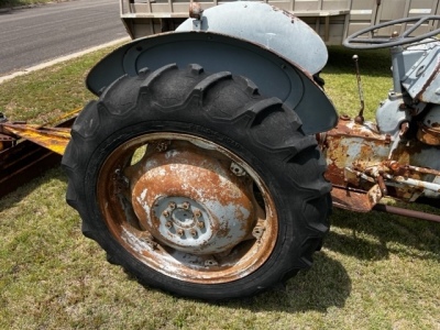 1950 Ferguson TO-20 tractor w/ back blade - 7