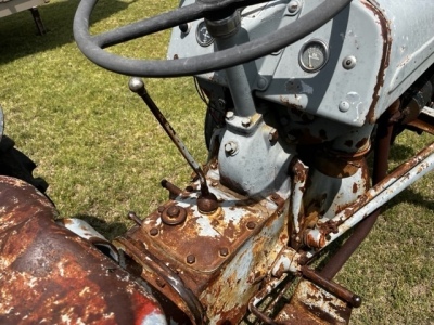 1950 Ferguson TO-20 tractor w/ back blade - 9