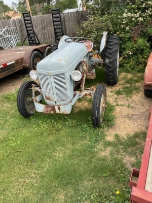 1950 Ferguson TO-20 tractor w/ back blade - 11