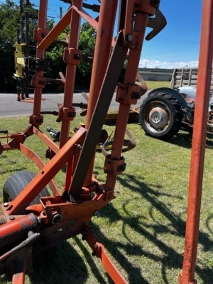 30' small V-blade Field Conditioner w/ Degelman spring harrows - 7