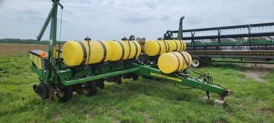 John Deere 1750 8 row planter