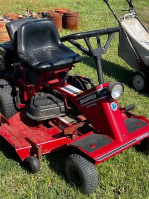 Snapper SR1642 commercial riding mower - 4