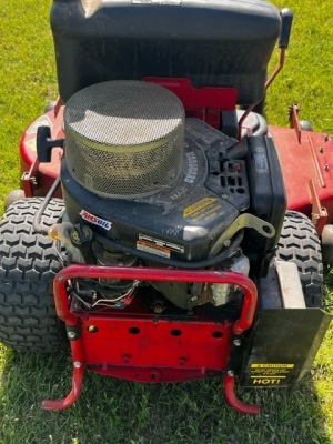 Snapper SR1642 commercial riding mower - 6