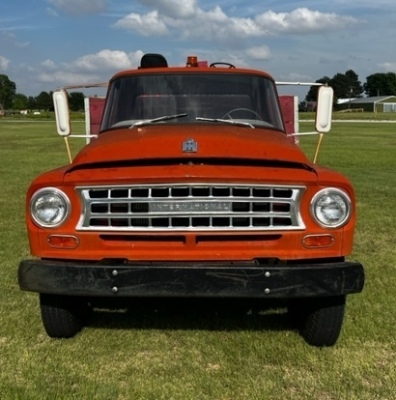 1963 International 1500 series dump truck w/ 12' steel bed - 2