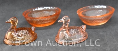 (2) Miniature ducks on nest glass trinket/ salt dishes - 5