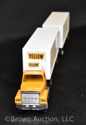 Winross Yellow Freight tractor w/ 2 trailers, mib - 4