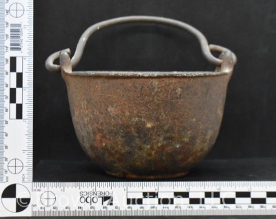 Cast Iron No. 6 handled smelting pot - 7