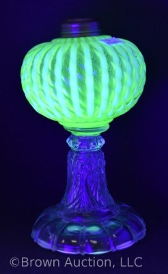 Sheldon vaseline opalescent Swirl 7" miniature lamp base