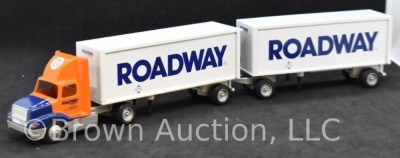 Winross Roadway Express tractor and double trailers, mib - 3