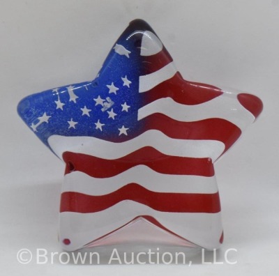 Fenton USA flag star-shaped paperweight