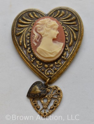 Victorian cameo on dark peach background heart-shaped brooch - 2