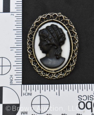 Victorian black mourning Cameo brooch - 3