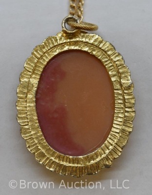 Victorian cameo on shaded peach background necklace - 3