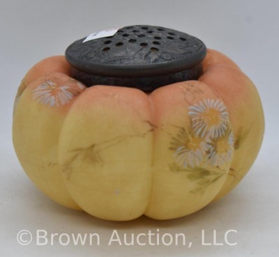 Mt. Washington melon-shaped sugar shaker, handpainted daisies - 2